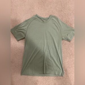 Men’s green lululemon short sleeveve